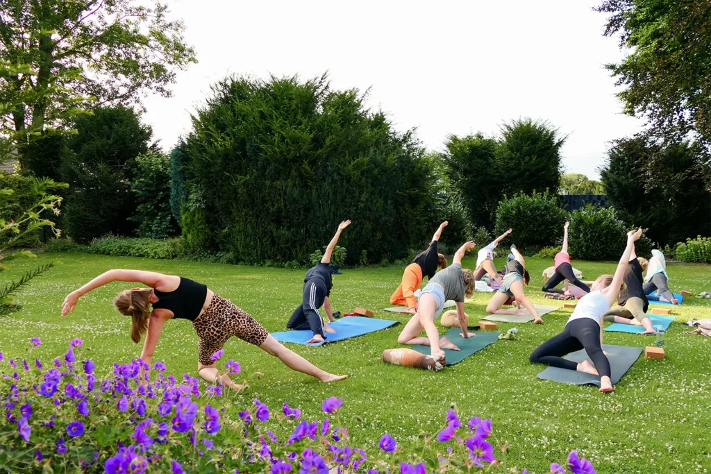 Dein Yoga Weg - Yoga im Garten